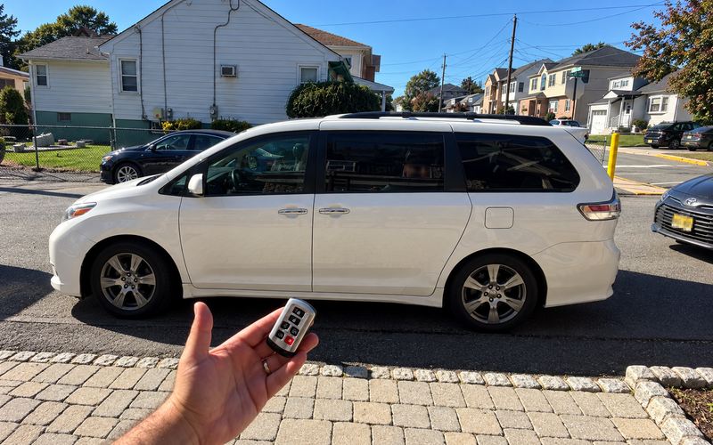 Toyota Sienna Smart Key Replacement in Hackensack, NJ